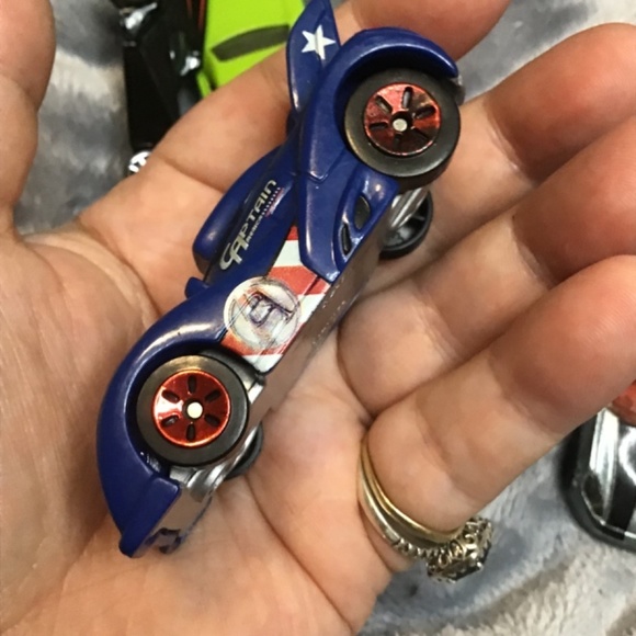 Various collectors hot wheels cars, great shape, 007, Batman - Picture 11 of 16